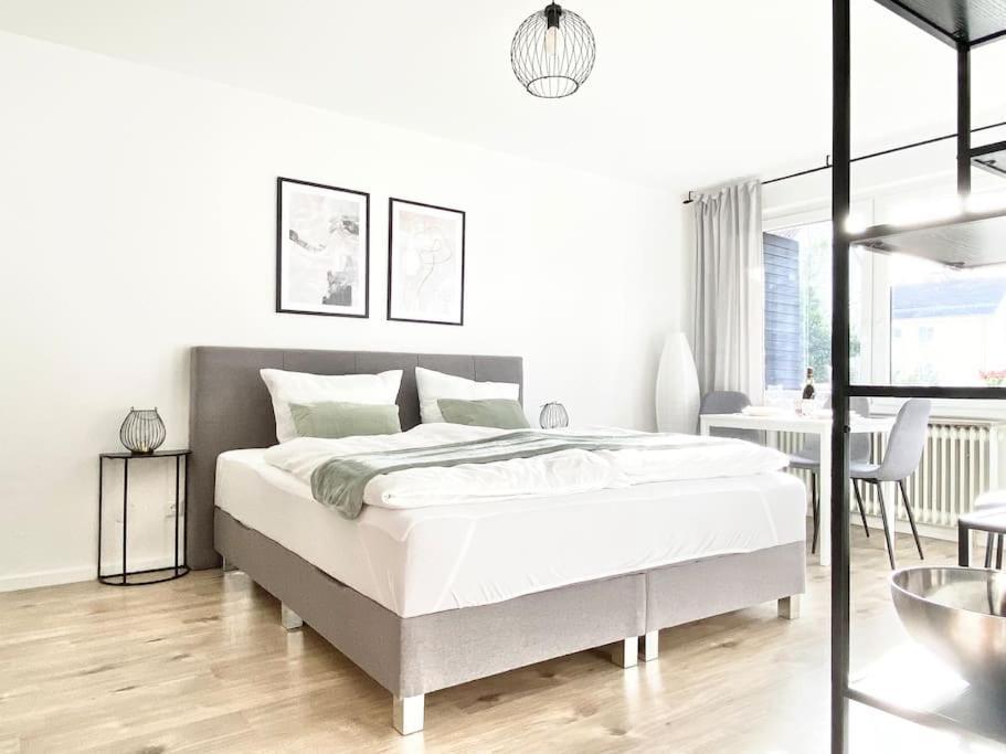 Top-Apartment Mit Parkplatz Und Balkon รอยท์ลิงเงน ภายนอก รูปภาพ