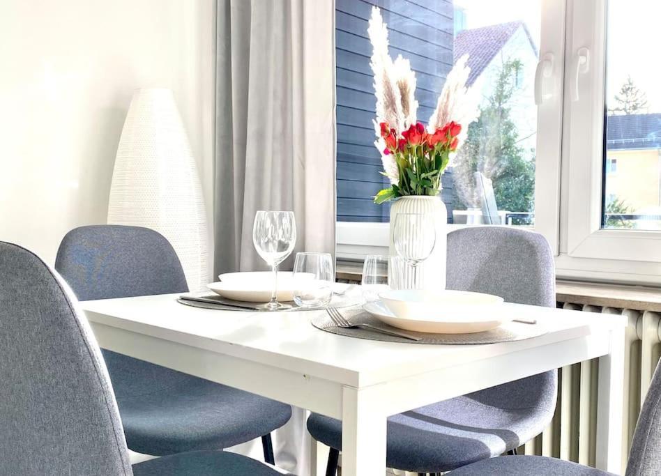 Top-Apartment Mit Parkplatz Und Balkon รอยท์ลิงเงน ภายนอก รูปภาพ